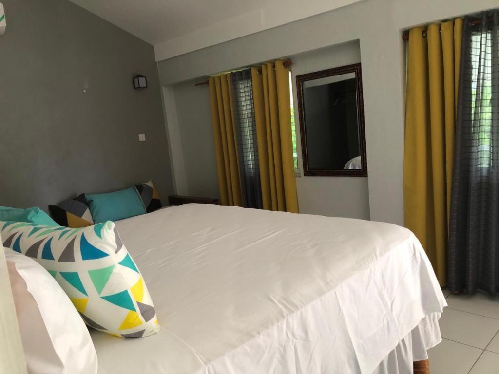 Airport Beach Hotel 몬테고 베이 외부 사진