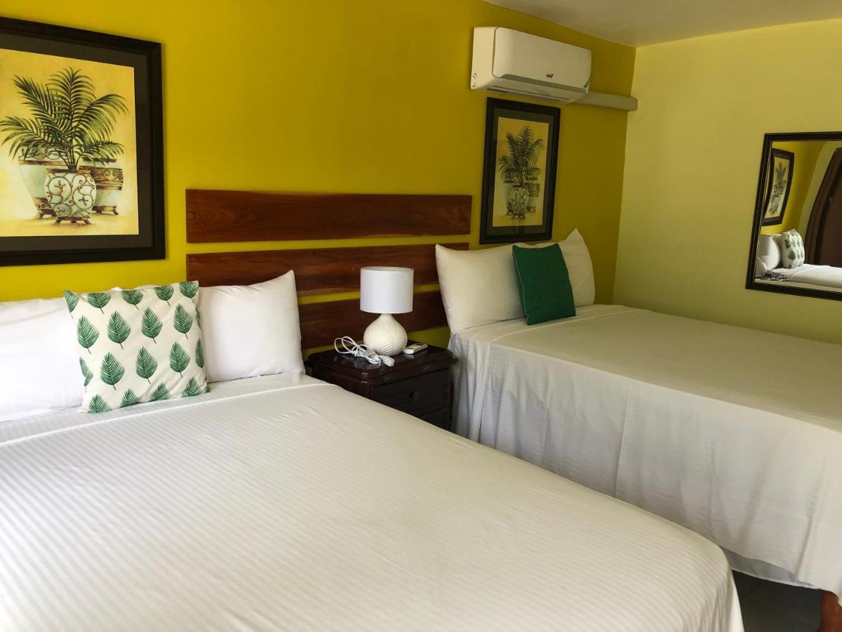 Airport Beach Hotel 몬테고 베이 외부 사진